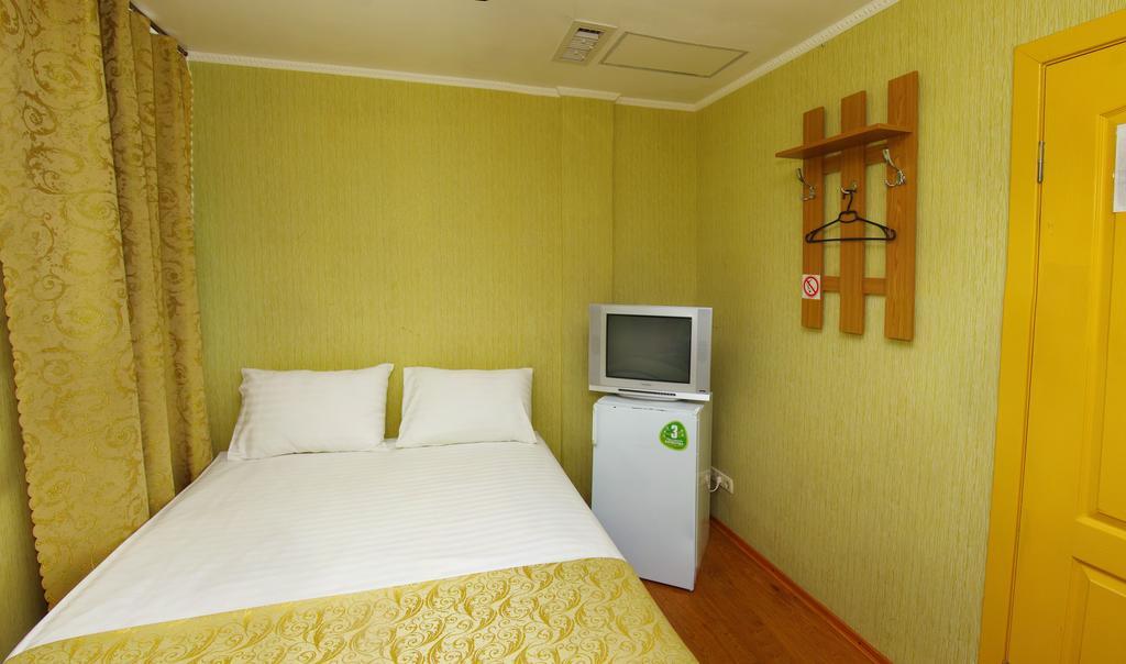 Tokyo Star Economy Hotel Odesa Exterior foto