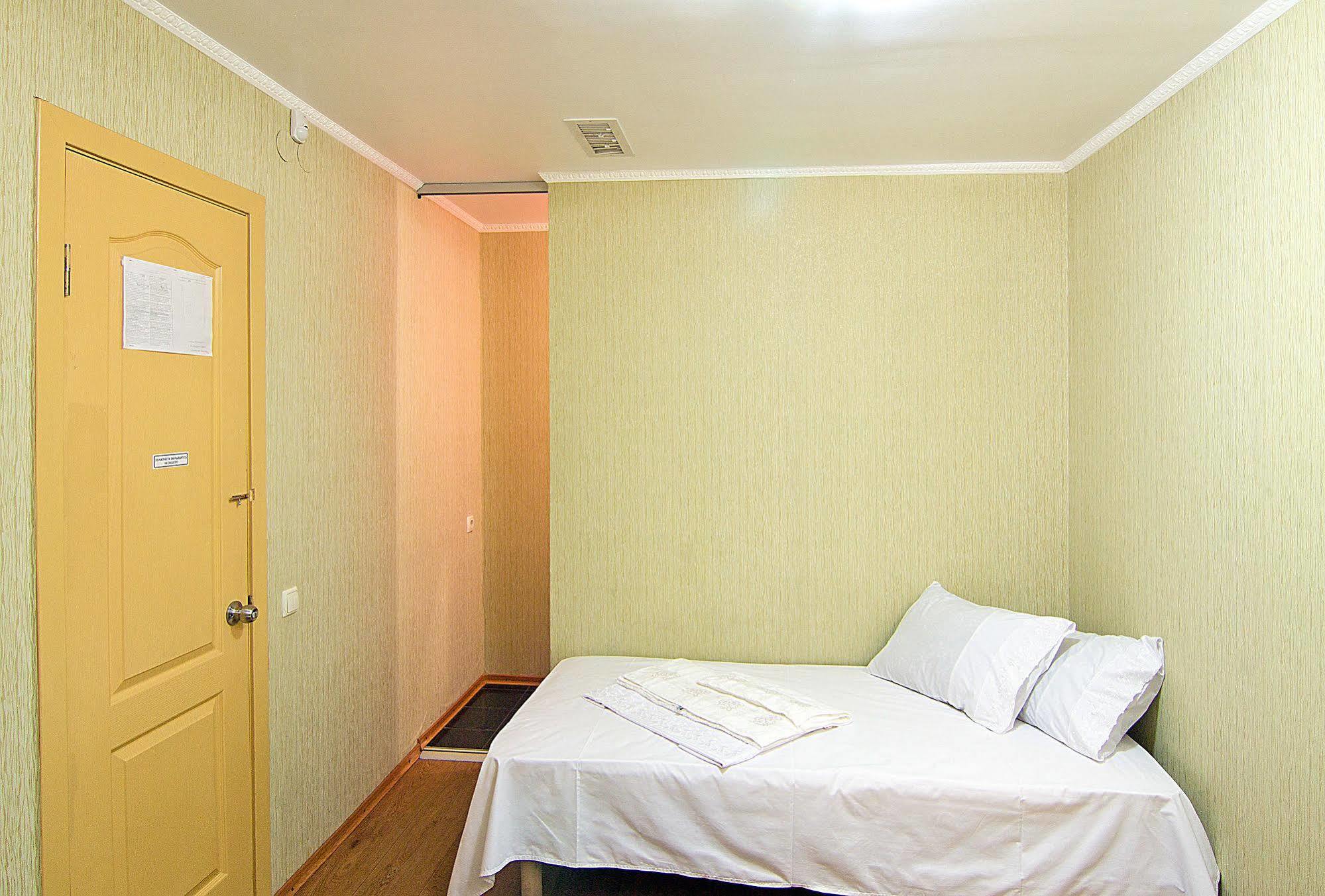 Tokyo Star Economy Hotel Odesa Exterior foto